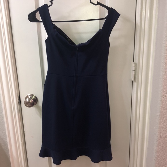 A pretty off the shoulder navy dress - Picture 4 of 4